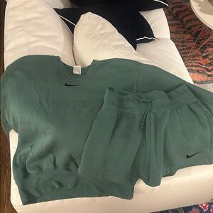 Nike Women's Green Athletic Sweat Set